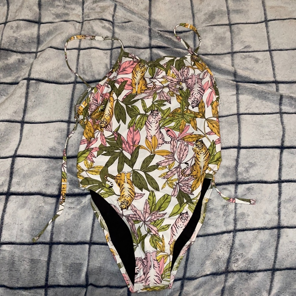 NEW Jolyn Tie back NEW without tags